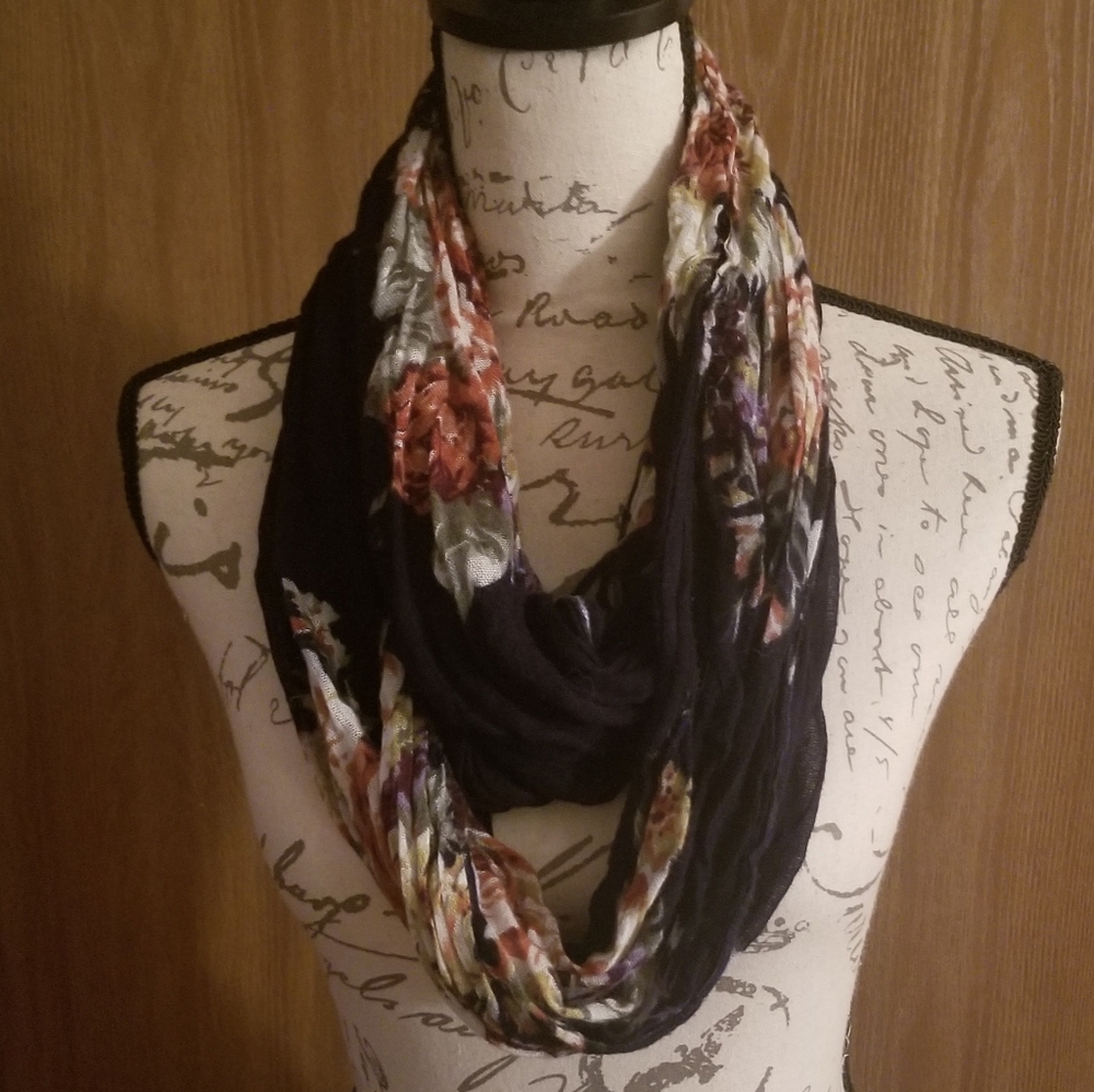EUC Women's Infinity Scarf